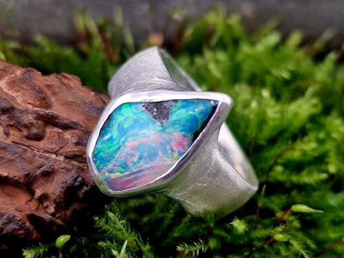 LeoLars-PABE Boulder Opal Design Ring aus 925er Silber, mit brillianter Multicolor Chrystal Opalschicht und Opalfeuer, Seidenmatt, Unikat, Handarbeit, Gr. 54 (17,2)