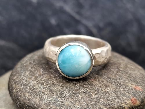 LeoLars-PABE 925er Silber Design Ring mit einem Top blau-weißen Larimar, massiv, mit gehämmerter Ringschiene Gr. 62 (19,7) Unikat, Handarbeit