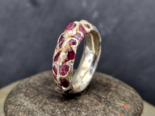 LeoLars-PABE Sandguss Design Chaos Ring, Gr. 56-57 (18), aus 925er Silber mit vielen eingegossenen Rubinen, Sandguss Oberfläche, Unikat, Handarbeit