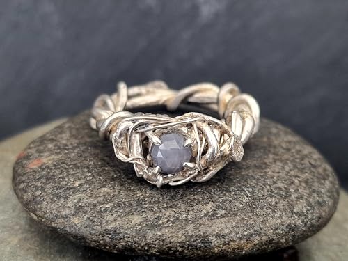 LeoLars-PABE Organischer Saphir Design Ring, Gr. 58-59 (18,6), aus 925er Solber, natürlicher Silbergrauer facettierter Saphir in Krallenfassung, natürlich, wild, Unikat, Handarbeit