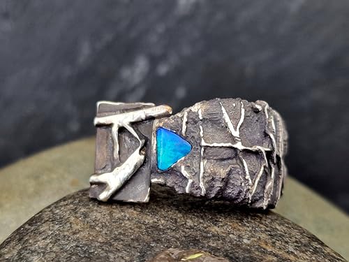 LeoLars-PABE Rustikaler, teilgeschwärzter Design Ring aus 925er Silber mit intensivem brilliantem Opalfeuer in grün und blau, Lightning Ridge Opal, Gr. 59-60 (19), Unikat, Handarbeit, Unisex