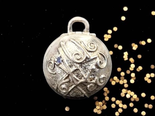 LeoLars-PABE Medaillon Anhänger aus 925er Silber mit facettierten Tansanit, Design Anhänger, verspieltes verschnörkeltes Muster, sicheres öffnen und schließen, Unikat, Handarbeit, Unisex