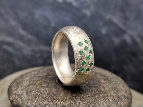 LeoLars-PABE Massiver Sandguss Design Ring aus 925er Silber mit 10 runden facettierten eingeriebenen Sambia Smaragden Größe 57 (18,2), Unikat, Handarbeit