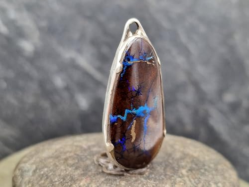 LeoLars-PABE Boulder Opal Anhänger aus 925er Silber, mit kräftigen blau- türkisen und lila Opaladern. Unikat, liebevolle Handarbeit