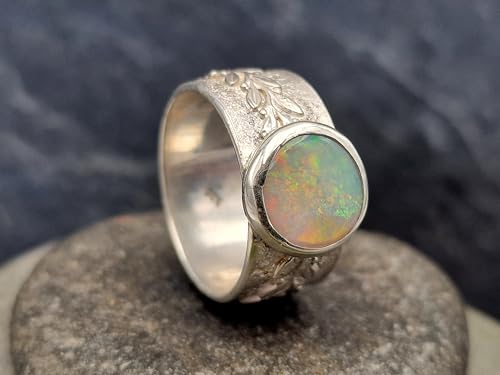 LeoLars-PABE Lightning Ridge Opal Ring, Gr. 63 (20) aus 925er Silber,Opal- pastellfarbenes Opalfeuer. D-10,3mm, Ring mit Muster und Ranke, Unikat, Handarbeit, Ring 26,1x23,9x 12,5