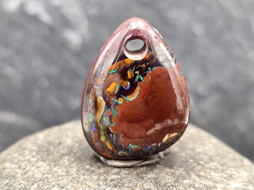 Boulder Opal Anhänger Yowah Nuss mit Frontbohrung und 60cm Lederband, Opal - tolles Muster beidseitig, grün-blaues Opalfeuer, 24,8 x 18,9 x 8,7mm, Unikat, Handgeschliffen