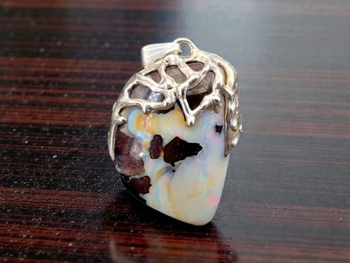 LeoLars-PABE Design Boulder Opal Anhänger aus 925er Silber, organische Gitter Struktur, gemeine weiße Opalschicht mit pastellfarbenem Multicolor Opalfeuer, Unikat, Unisex, Handarbeit