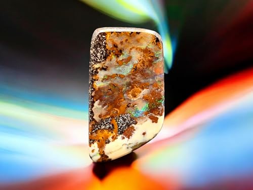 gebohrter Boulder Opal Anhänger mit partiellem Opalfeuer in verschiedenen Farben, 60cm Lederband, braune und beigefarbende Opalschicht, Maße 30,8mm x 17,2mm x 7,2mm, Unikat, Handgeschliffen