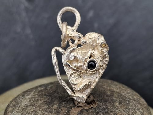 LeoLars-PABE Saphir Design Anhänger aus 925er Silber, stilisierte Herzform, modern, wild, blauer Saphir Cabochon, Unikat, Handarbeit