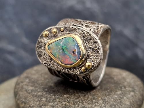 LeoLars-PABE Lightning Ridge Opal Design Ring, Gr. 58 (18,5) aus 925er Silber, Opal Multicolor 12,8x9,2mm mit 585er Goldfassung und Goldelementen, breit, verspielt, organisch, Unikat, Handarbeit