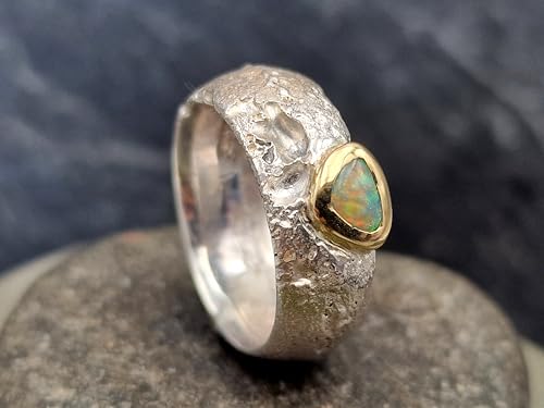 LeoLars-PABE Eleganter Lightning Ridge Opal Design Sandguss Ring, Gr. 60-61 (19,2), aus 925er Silber mit 585er Gelbgold Fassung, Unikat, Handarbeit