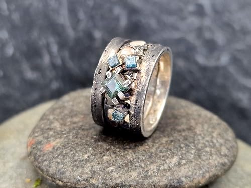 LeoLars-PABE Grüner Turmalin und blaue Rohdiamant Würfel Design Ring aus 925er Silber, Gr. 54 (17,3), geschwärzt, Rau, Natürlich, verspielt, Lavadesign, eingegossene weiße Saphire, Unikat, Handarbeit