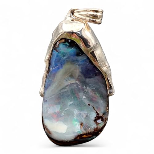 LeoLars-PABE Boulder Opal flüssiges Silber Design Anhänger aus 925er Silber, Opal gecarrt mit mehrfarbigem pastellfarbenem Opalfeuer in flächiger gemeiner Opalschicht, Unikat, Handarbeit, Unisex