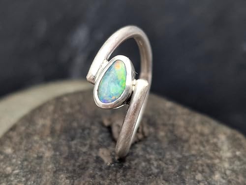 LeoLars-PABE Design Ring mit Lightning Ridge Opal aus 925er Silber, Gr. 56-57 (18,1), mehrfarbiges Opalfeuer, seidenmatt, Unikat, Handarbeit