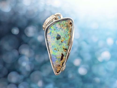 LeoLars-PABE Multicolor Boulder Opal Anhänger aus 925er Silber mit verzierter Zargenfassung und handgefertigter verzierter Öse, Unisex, Unikat, Handarbeit