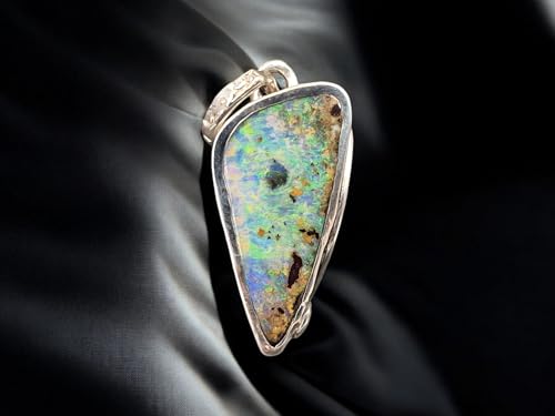 LeoLars-PABE Multicolor Boulder Opal Anhänger aus 925er Silber mit verzierter Zargenfassung und handgefertigter verzierter Öse, Unisex, Unikat, Handarbeit