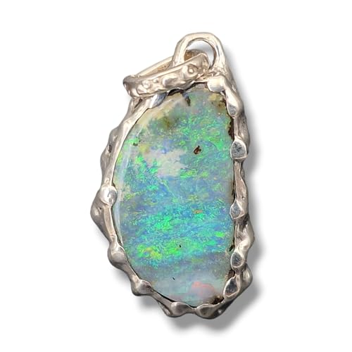 LeoLars-PABE Boulder Opal Design Anhänger aus 925er Silber mit einem traumhaften grün-blauem Opalfeuer in einer aufgeriebenen Krappenfassung, Unisex, Unikat, Handarbeit