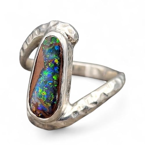 LeoLars-PABE Multicolor Boulder Opal Design Ring, Gr. 56-57 (18), aus 925er Silber mit gehämmerter versetzter Ringschiene, Opal Multicolor Pinfire, sehr brilliant, Unikat, Handarbeit