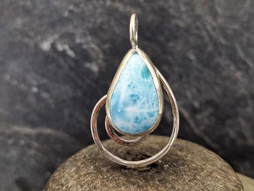 LeoLars-PABE Larimar Design Anhänger aus 925er Silber in Tropfenform auf einer Spirale, Steinfarbe ist blau-weiß, Unikat, Handarbeit