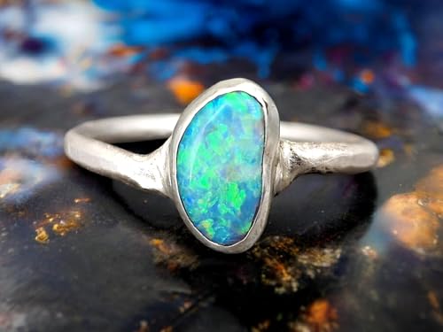 LeoLars-PABE Lightning Ridge Opal Ring, Gr.59-60 (19), aus 925er Silber, grob geschmiedet, Opalfeuer in brilliantem grün und blau, Unikat, Handarbeit