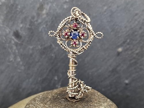 LeoLars-PABE magisch mystischer Design Anhänger aus 925er Silber mit blauem Saphir und vier Granaten, verspielt, zauberhaft, Unikat, Handarbeit