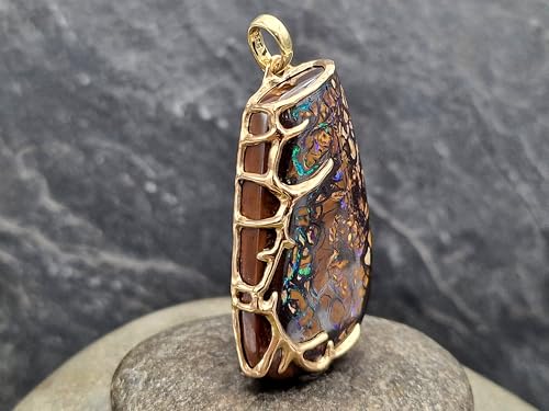 LeoLars-PABE Herrlicher Tribal Design Boulder Opal Anhänger aus 585er Gelbgold, Opal - grün,blau,lila Opalfeuer aus Opaladern, wundervolles Muster, 41,5 x 25 x 8,7mm, Unikat, Handarbeit