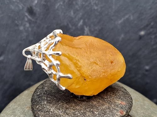 LeoLars-PABE Honiggelber opaker Nordsee Bernstein Design Anhänger aus 925er Silber, natürlich, unbearbeitet, Gitterstruktur Tropfen Design, groß; 52mm x 29,4mm, Unikat, Unisex, Handarbeit