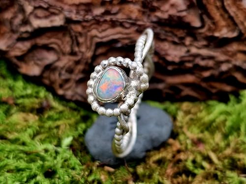 LeoLars-PABE Heller Lightning Ridge Opal Design Ring mit viel rotem Opalfeuer und Multicolor, Gr. 58 (18,5), aus 925er Silber, verspielt, mit Perldraht, Unikat, Handarbeit