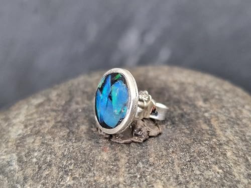 einzelner Lightning Ridge Opalsplitter Ohrstecker aus 925er Silber mit Flügelmutter, grün-blaues Opalfeuer, in Kunststoff eingegossen, Unikat, Handarbeit