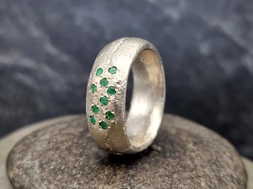 LeoLars-PABE Massiver Sandguss Design Ring aus 925er Silber mit 10 runden facettierten eingeriebenen Sambia Smaragden Größe 57 (18,2), Unikat, Handarbeit