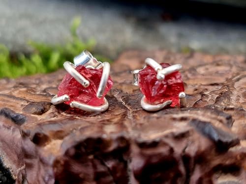 Spinell Rohstein Ohrstecker aus 925er Silber mit Flügelmuttern, kräftiges rot, Unikat, Handarbeit