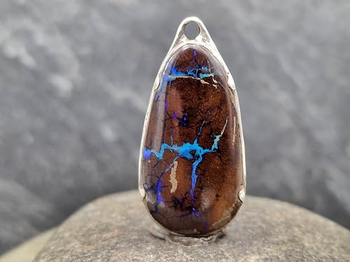 LeoLars-PABE Boulder Opal Anhänger aus 925er Silber, mit kräftigen blau- türkisen und lila Opaladern. Unikat, liebevolle Handarbeit