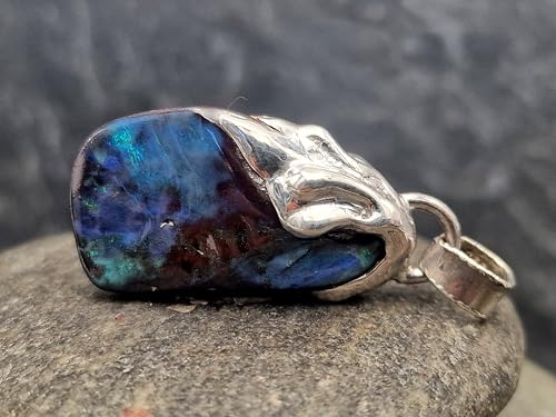LeoLars-PABE Design Anhänger aus 925er Silber mit Boulder Opal im Tropfen Design, flüssiges Silber, Opal mit dunkelblauer gemeiner Opalschicht und mehrfarbigem Opalfeuer, Unikat, Handarbeit, Unisex