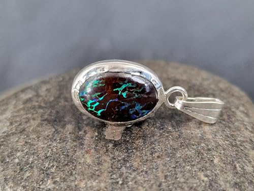 LeoLars-PABE Boulder Matrix Opal Anhänger aus 925er Silber, viele Opaladern mit brilliantem Opalfeuer in grün und blau, Zargenfassung, schlicht, Unikat, Handarbeit