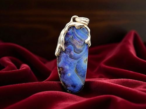 schöner großer Boulder Opal Anh. im Tropfendesign, aus 925er Silber, Opal Picture Stone mit verschiedenen gemeiner Opalschicht und partiellem Opalfeuer in blau und grün, Unikat, Handarbeit