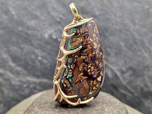 LeoLars-PABE Herrlicher Tribal Design Boulder Opal Anhänger aus 585er Gelbgold, Opal - grün,blau,lila Opalfeuer aus Opaladern, wundervolles Muster, 41,5 x 25 x 8,7mm, Unikat, Handarbeit