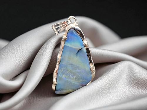LeoLars-PABE Boulder Opal Design Anhänger aus 925ere Silber, Spezialfassung individuell, Opal mit gemeiner Opalschicht und partiellem Opalfeuer in grün und blau, Unikat, Handarbeit, Unisex