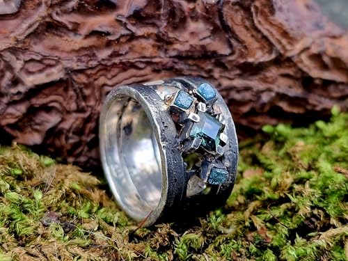 LeoLars-PABE Grüner Turmalin und blaue Rohdiamant Würfel Design Ring aus 925er Silber, Gr. 54 (17,3), geschwärzt, Rau, Natürlich, verspielt, Lavadesign, eingegossene weiße Saphire, Unikat, Handarbeit