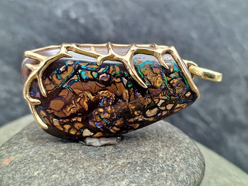 LeoLars-PABE Herrlicher Tribal Design Boulder Opal Anhänger aus 585er Gelbgold, Opal - grün,blau,lila Opalfeuer aus Opaladern, wundervolles Muster, 41,5 x 25 x 8,7mm, Unikat, Handarbeit