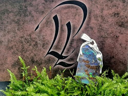 LeoLars-PABE Beidseitiger Boulder Opal Anhänger aus 925er Silber im Tropfen Design, Opal 1. Seite grün-blaues Opalfeuer, 2. Seite partielles Multicolor Opalfeuer, Unikat, Handarbeit, Unisex