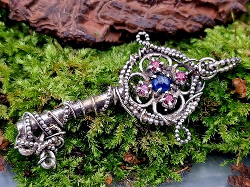 LeoLars-PABE magisch mystischer Design Anhänger aus 925er Silber mit blauem Saphir und vier Granaten, verspielt, zauberhaft, Unikat, Handarbeit