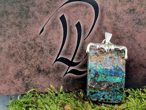 LeoLars-PABE Boulder Opal Tropfen Design Anhänger aus 925er Silber, Multicolor Opalfeuer mit viel grün und blau, Unikat, Handarbeit, Unisex