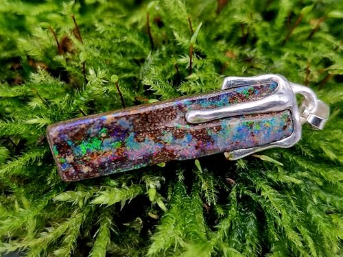LeoLars-PABE Herrlicher Multicolor Boulder Opal Anhänger im Tropfen Design aus 925er Silber, Opal mehrfarbiges Opalfeuer, Maße: 30mm x 7,3mm, Unikat, Handarbeit, Unisex