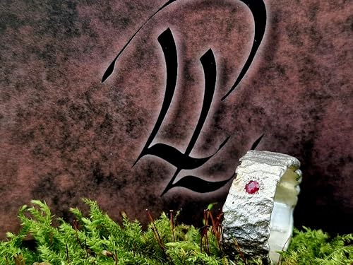 LeoLars-PABE Rubin Design Ring aus 925er Silber, Gr. 57 (18,3), handgeschmiedete strukturierte Oberfläche, Mutring, Kraftring, Unikat, Handarbeit