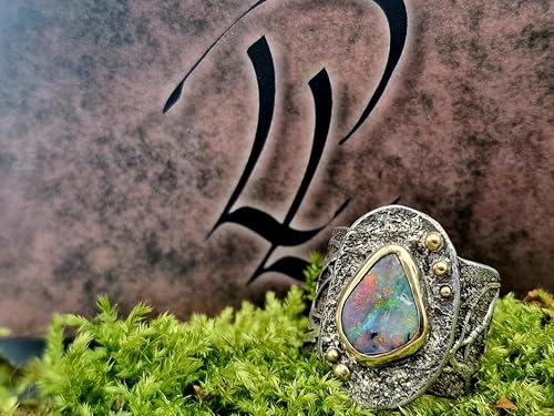 LeoLars-PABE Lightning Ridge Opal Design Ring, Gr. 58 (18,5) aus 925er Silber, Opal Multicolor 12,8x9,2mm mit 585er Goldfassung und Goldelementen, breit, verspielt, organisch, Unikat, Handarbeit