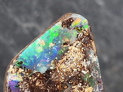 Großer dicker Boulder Opal Anhänger gebohrt mit 60cm Lederband, Opal - grün-blaues Opalfeuer, partiell Multicolor, brilliante Farben, 33 x 22,7 x 10,2mm, Unikat, Handgeschliffen