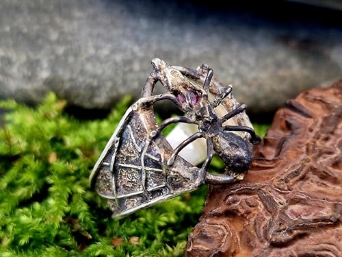 LeoLars-PABE Spinnen Design Ring aus 925er Silber, Gr.59 (18,7), mit blutrotem Rubin, geschwärzt, mystisch, Spinne mit Beute, Unisex, Spinnennetz Struktur, Unikat, Handarbeit