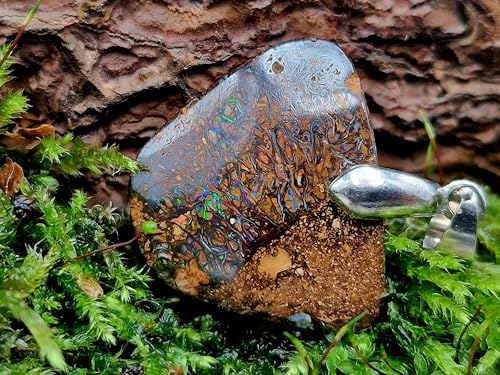 LeoLars-PABE Boulder Opal mit Frontbohrung und Schlaufe aus 925er Silber, tolles Muster und Opalfeuer aus kleinen Opaladern in grün und blau, Maße 21mm x 25,4mm x 6,2mm, Unikat, Handgeschliffen