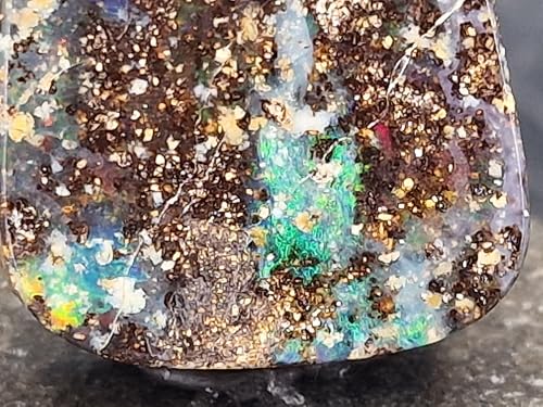 Großer dicker Boulder Opal Anhänger gebohrt mit 60cm Lederband, Opal - grün-blaues Opalfeuer, partiell Multicolor, brilliante Farben, 33 x 22,7 x 10,2mm, Unikat, Handgeschliffen