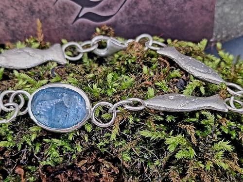 LeoLars-PABE Aquamarin Fisch Design Armband aus 925er Silber, dunkelblauer Aquamarin Cabochon, vier Sandguss Fische, 20cm lang, Unikat, Handarbeit